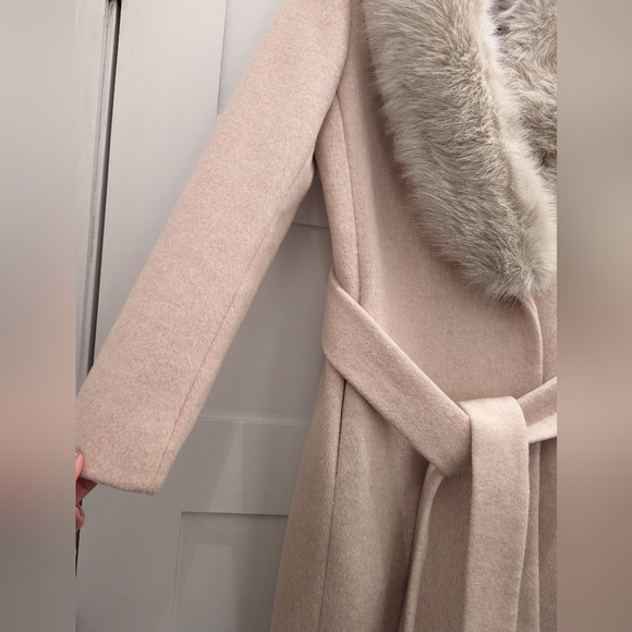 Club Monaco Lenoria Belted Wool Coat with Faux-Fur Collar - Picture 9 of 16